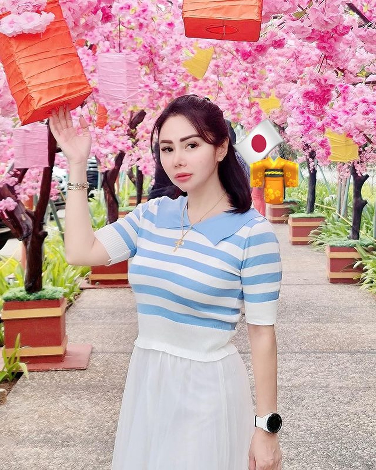 Penampilan Femmy Permatasari yang awet muda di usianya yang ke 47 disorot&period; Yuk kita intip&excl;