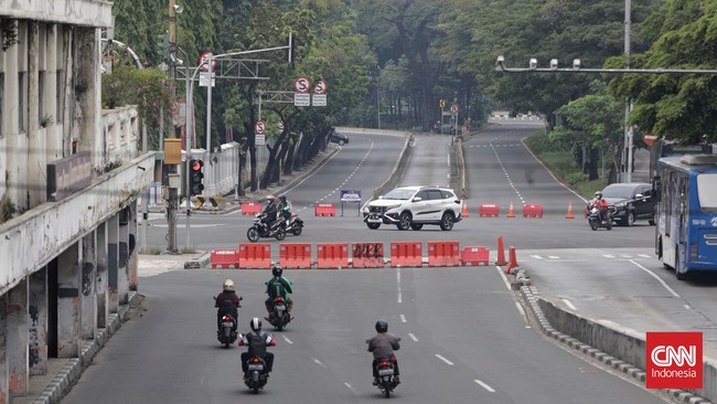 Epidemiolog menyarankan agar pemerintah memperpanjang PPKM darurat. Namun, perpanjangan PPKM darurat harus disertai dengan pengawasan ketat.