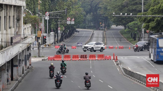 Pemerintah mencatat penurunan mobilitas warga di DKI Jakarta, Banten, dan Jawa Barat pada hari ke-10 PPKM Darurat.