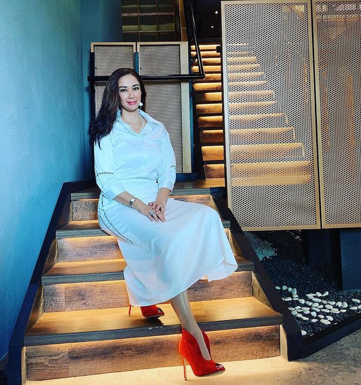 Istri Abdul Latief pengusaha dan eks Menteri di era Soeharto&comma; Donna Latief merupakan seorang mualaf&period; Yuk kita intip potretnya&excl;