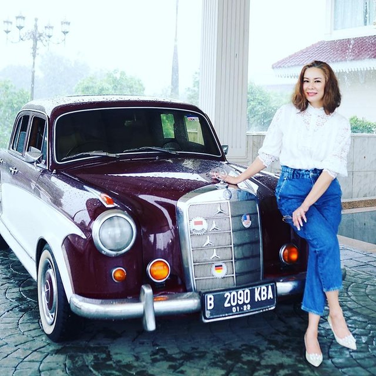 Istri Abdul Latief pengusaha dan eks Menteri di era Soeharto&comma; Donna Latief merupakan seorang mualaf&period; Yuk kita intip potretnya&excl;