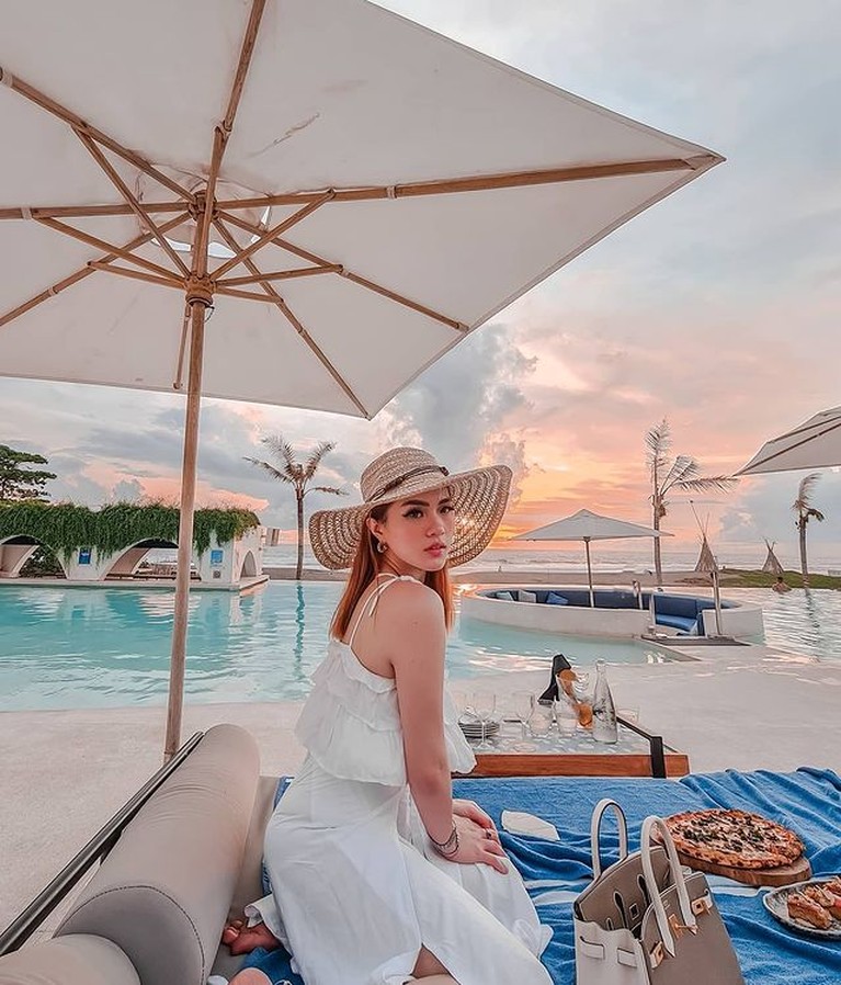 Potret Jessica Forrester Selebgram yang Ditangkap Saat Pesta Narkoba Potret Jessica Forrester Selebgram yang Ditangkap Saat Pesta Narkoba