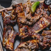 Rayakan Idul Adha dengan Resep Kambing Bakar Saos Madu ala Tasyi Athasyia