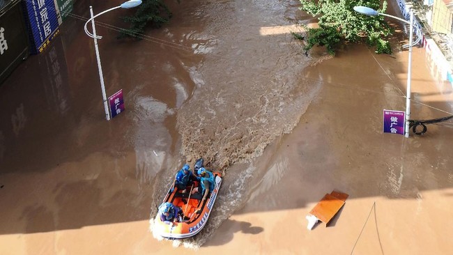 FOTO: Cuaca Ekstrem, Dazhou China Dikepung Banjir