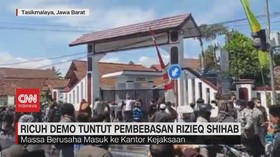 VIDEO: Ricuh Demo Menuntut Pembebasan Rizieq Shihab