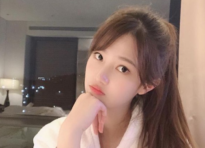Saat ini Yang Hye Ji berstatus sebagai mahasiswi Universitas Sungkyunkwan jurusan akting. Ia juga tergabung dalam agensi Awesome Entertainment bersama Park Seo Joon dan Kim Yoo Jung/foto: instagram.com/hazziss