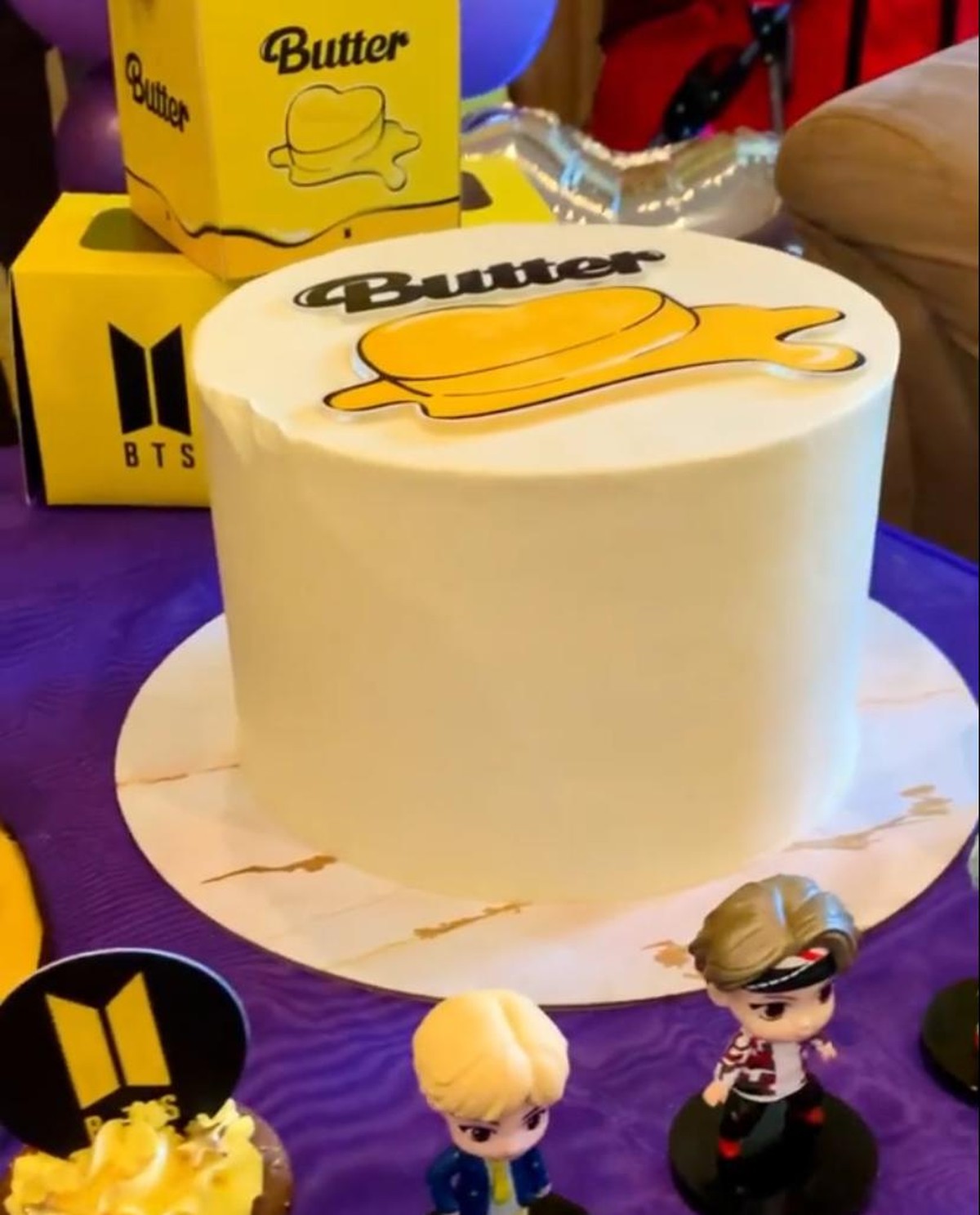 Vino G Bastian dan Marsha Timothy merayakan ulang tahun putri semata wayangnya&comma; Jizzy yang ke 8 dengan tema BTS&period; Yuk intip&excl;