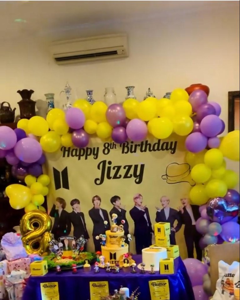 Vino G Bastian dan Marsha Timothy merayakan ulang tahun putri semata wayangnya, Jizzy yang ke 8 dengan tema BTS. Yuk intip!