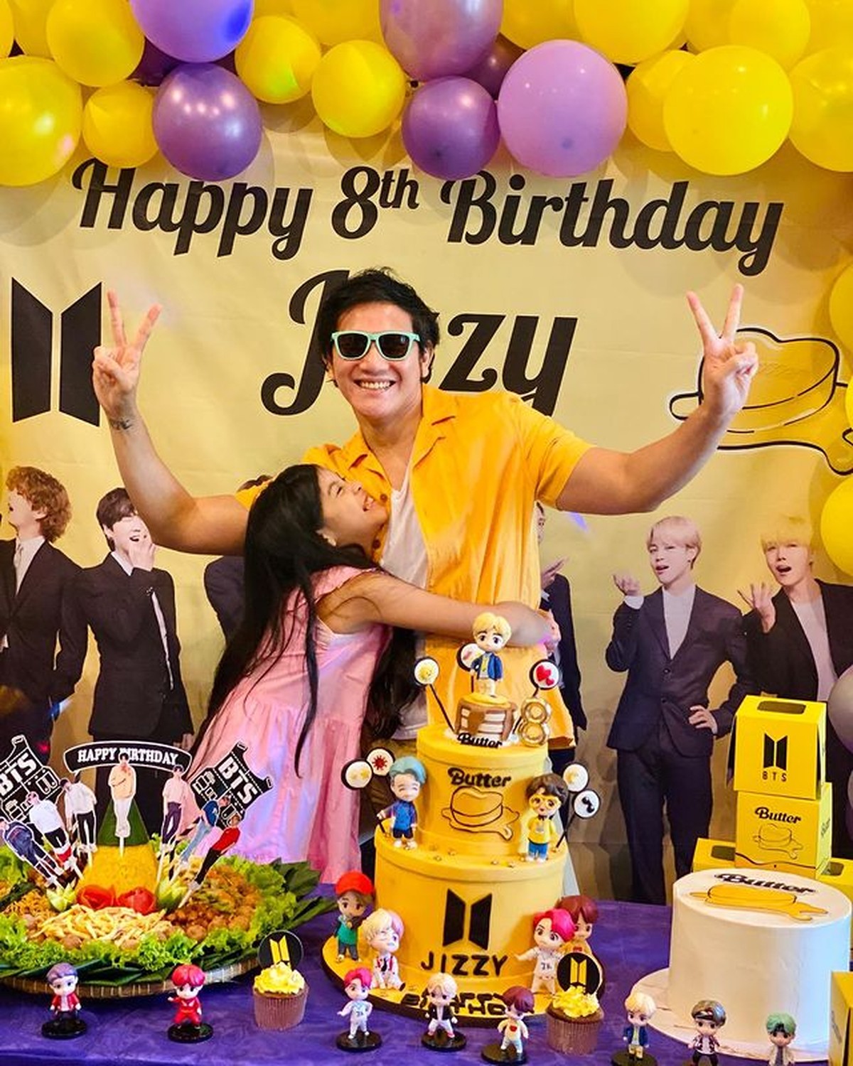 Vino G Bastian dan Marsha Timothy merayakan ulang tahun putri semata wayangnya&comma; Jizzy yang ke 8 dengan tema BTS&period; Yuk intip&excl;