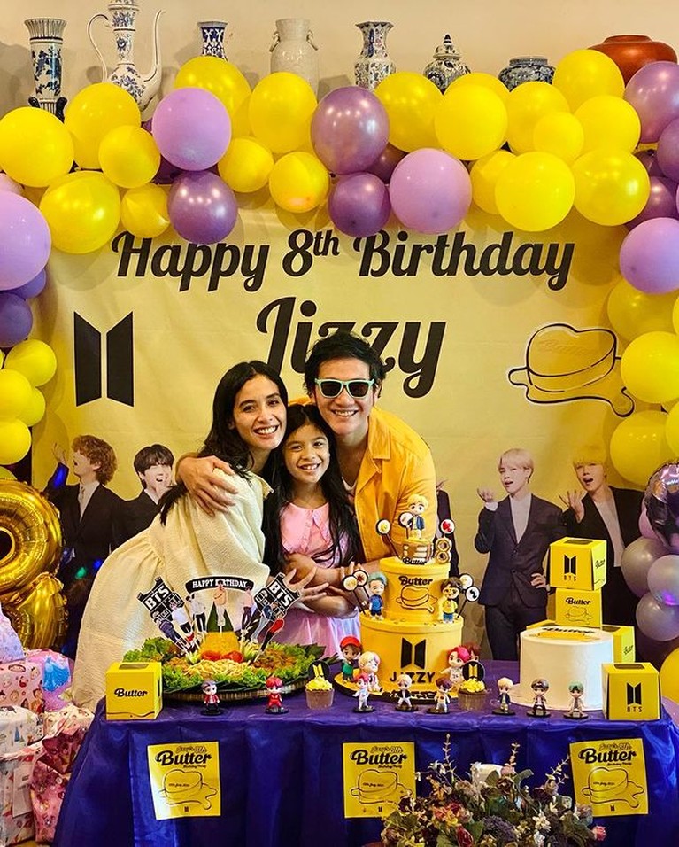 Vino G Bastian dan Marsha Timothy merayakan ulang tahun putri semata wayangnya, Jizzy yang ke 8 dengan tema BTS. Yuk intip!