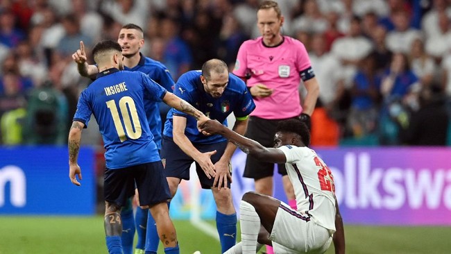 Chiellini mengaku telah mengutuk Bukayo Saka sebelum pemain muda Inggris itu gagal menciptakan gol dalam adu penalti di final Euro 2020 (Euro 2021).