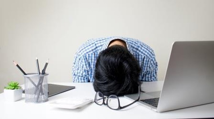 Tenang, Jangan Panik! Begini 5 Kiat Ampuh Atasi Serangan Panik di Kantor