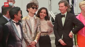 VIDEO: Serbuan Bintang The French Dispatch di Cannes
