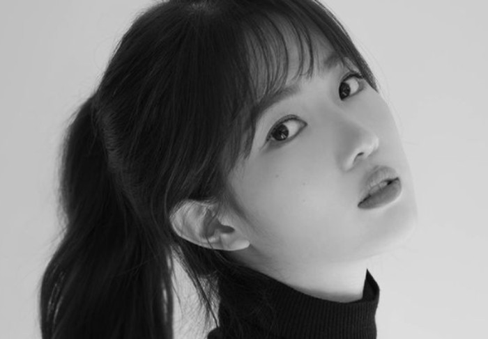 Yang Hye Ji juga dikenal dekat dengan sejumlah rekan artis lainnya, seperti Namjoo A-Pink, Moon Ga Young, dan Jung Da Bin. Mereka bahkan mengirimkan food truck ke lokasi syuting beberapa waktu lalu/foto: instagram.com/hazziss