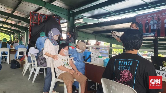 Vaksinasi covid-19 bagi anak usia 12-18 tahun di Yogyakarta dimulai hari ini, Selasa (13/7) menggunakan vaksin Sinovac.