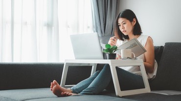 img-title Lagi WFH, Wanita Ini Curhat Terganggu Tetangga Ngegosip Tak Tahu Waktu