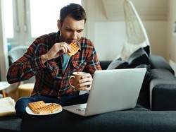 Karyawan Startup Gaji Minimal, Kok Gayanya Maksimal?