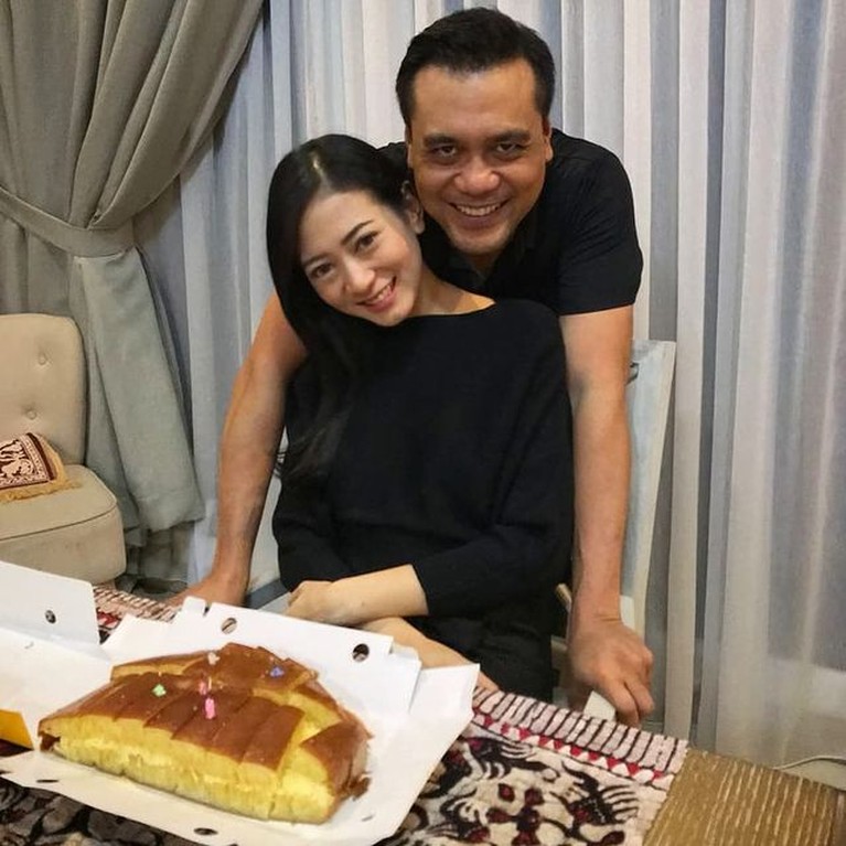 8 Foto Manis Chiko Hakim dan Sang Istri yang Kini Tinggal Kenangan