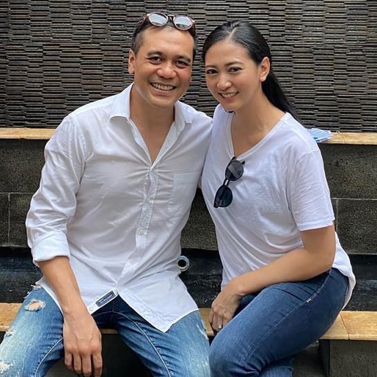 8 Foto Manis Chiko Hakim dan Sang Istri yang Kini Tinggal Kenangan
