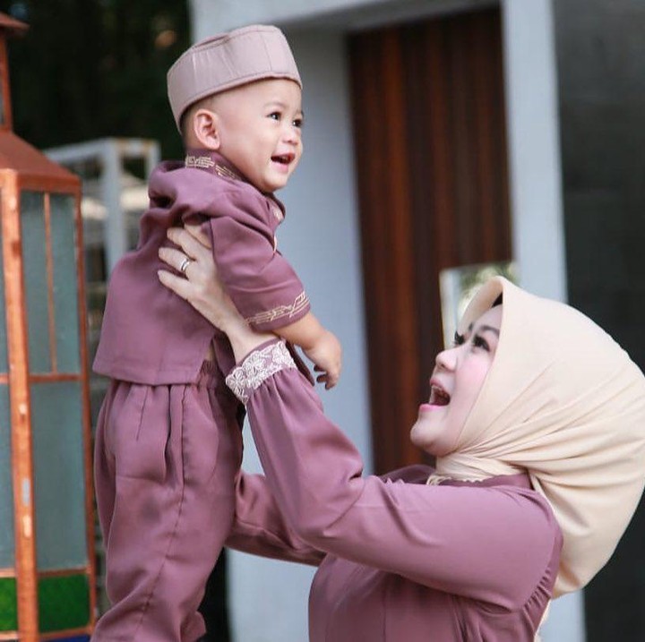 <p>Kasih sayang Atalia terlihat dari beberapa momen yang ia bagikan lewat postingan di Instagram. (Foto: Instagram @ataliapr)</p>