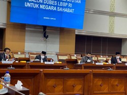 Fadjroel Rachman-Rosan Roeslani Jalani Uji Kelayakan Calon Dubes Hari Ini