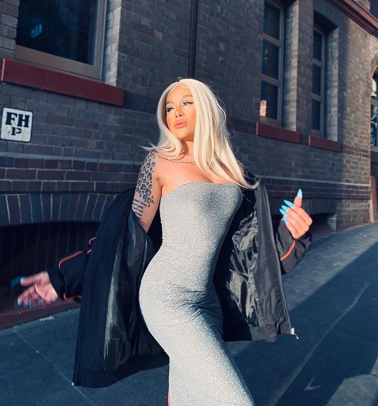 Foto-foto Erotis Tatum, Transgender yang Tuding Adam Rosyadi Homo Video seorang transgender bernama Tatum Zulaika menyebut Adam Rosyadi kekasih Agnez Mo viral. Yuk intip sosoknya!