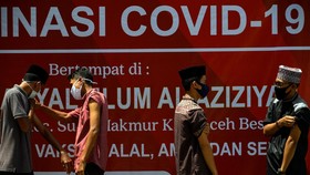 FOTO: Vaksinasi Serentak Pelajar di Sejumlah Daerah