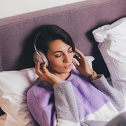 10 Rekomendasi Lagu Self Healing, Cocok Didengar Saat Kamu Down