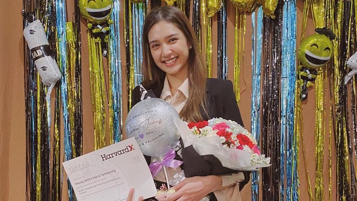 Kisah Perjuangan Mikha Tambayong Hingga Lulus Harvard University