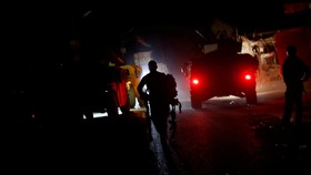 FOTO: Tentara Afghanistan Memburu Taliban di Kandahar