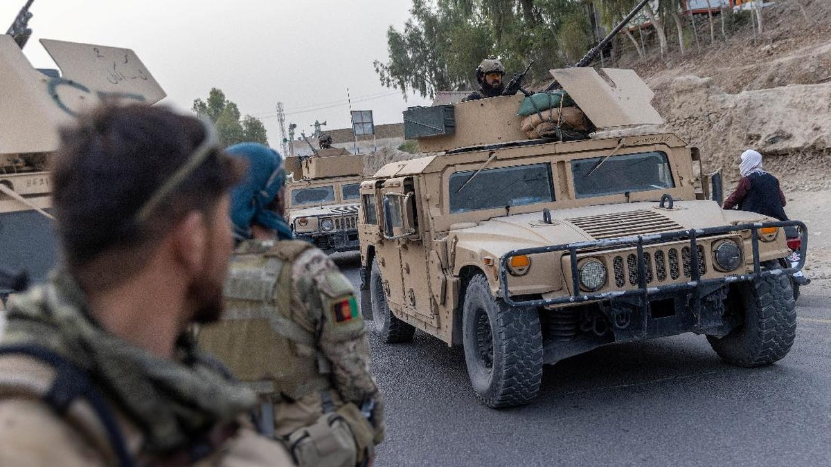 FOTO: Tentara Afghanistan Memburu Taliban di Kandahar