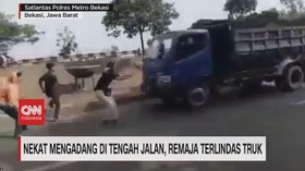 VIDEO: Nekat Mengadang Di Tengah Jalan, Remaja Terlindas Truk