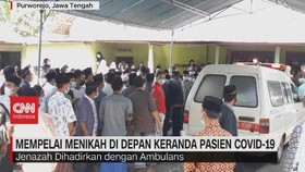VIDEO: Mempelai Menikah di Depan Keranda Pasien Covid-19