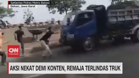 VIDEO: Aksi Nekat Demi Konten, Remaja Terlindas Truk