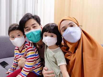 Anak Positif COVID-19, Nycta Gina dan Suami Pasrah Dampingi Saat Isoman