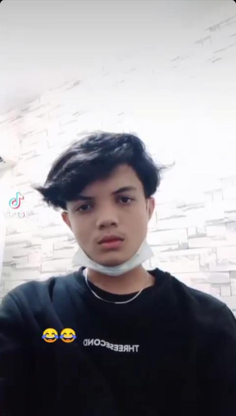 Paras Tampan Adam Batubara, Putra Ucok Baba yang Kini Diidolakan Remaja Pesona dan paras tampan Adam, putra Ucok Baba yang kini tengah jadi idola para remaja. Yuk kita intip potretnya!