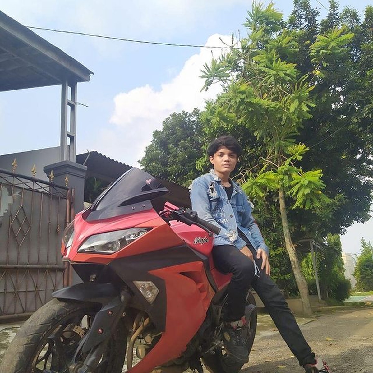 Pesona dan paras tampan Adam&comma; putra Ucok Baba yang kini tengah jadi idola para remaja&period; Yuk kita intip potretnya&excl;