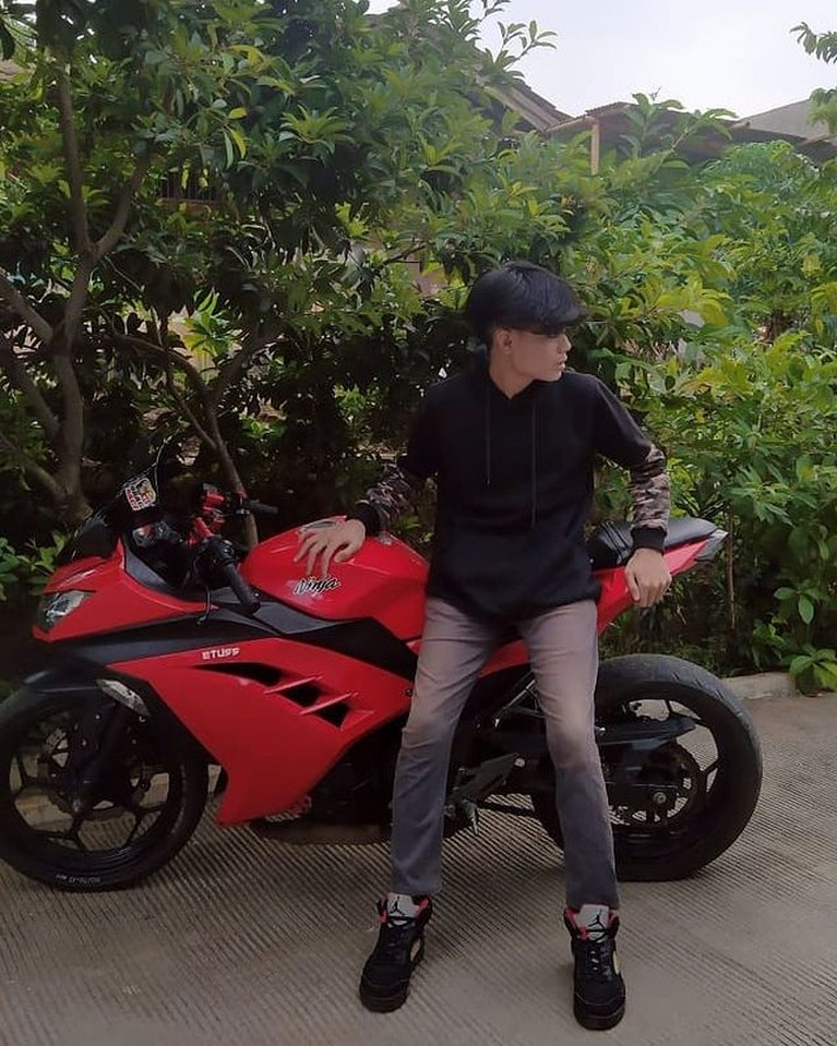 Paras Tampan Adam Batubara, Putra Ucok Baba yang Kini Diidolakan Remaja Pesona dan paras tampan Adam, putra Ucok Baba yang kini tengah jadi idola para remaja. Yuk kita intip potretnya!