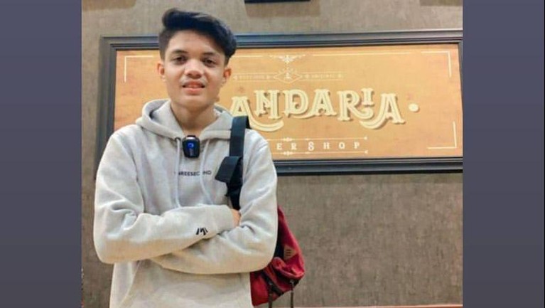 Paras Tampan Adam Batubara, Putra Ucok Baba yang Kini Diidolakan Remaja Pesona dan paras tampan Adam, putra Ucok Baba yang kini tengah jadi idola para remaja. Yuk kita intip potretnya!