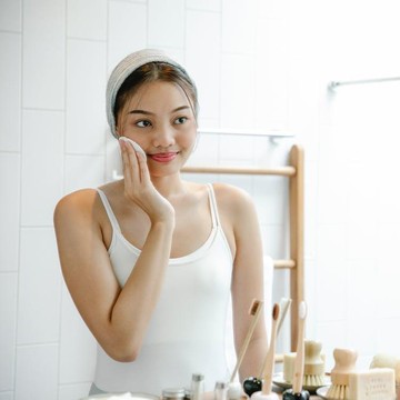 img-title Intip yuk! Jenis-jenis Pembersih Wajah Sesuai Fungsi dan Jenis Kulit
