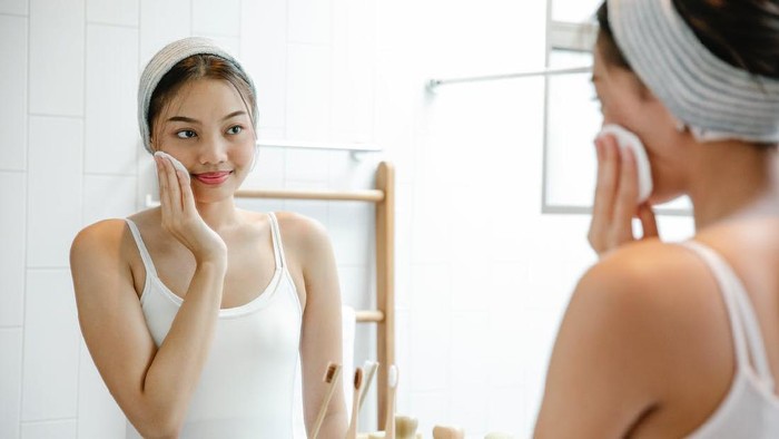 Intip yuk! Jenis-jenis Pembersih Wajah Sesuai Fungsi dan Jenis Kulit Intip yuk! Jenis-jenis Pembersih Wajah Sesuai Fungsi dan Jenis Kulit
