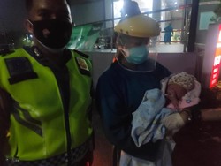 Aksi Heroik Polisi Bantu Evakuasi Ibu Melahirkan Bayi dalam Bus di Jaktim