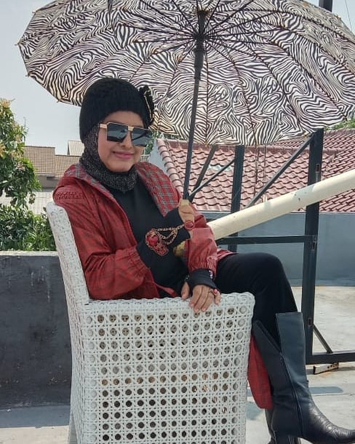 Kabar duka kembali menghiasi dunia hiburan Tanah Air&comma; pedangdut senior Neneng Anjarwati meninggal dunia&period; Yuk kita intip potretnya&excl;