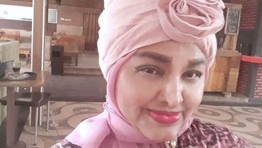 img-title Neneng Anjarwati Meninggal Dunia VS Kontroversi Adam Rosyadi Homo