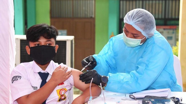 Ribuan sekolah menjadi klaster Covid-19 selama pembelajaran tatap muka (PTM). Di sisi lain, pembelajaran jarak jauh dikhawatirkan jadi sumbu lost generation.