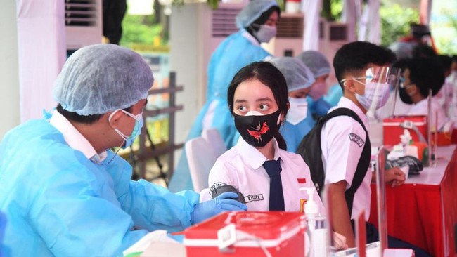 Hingga Kamis (5/8), siang, sebanyak 587.126 anak usia 12-17 tahun sudah menerima vaksin. Sementara yang belum divaksin sebesar 208.486 anak.