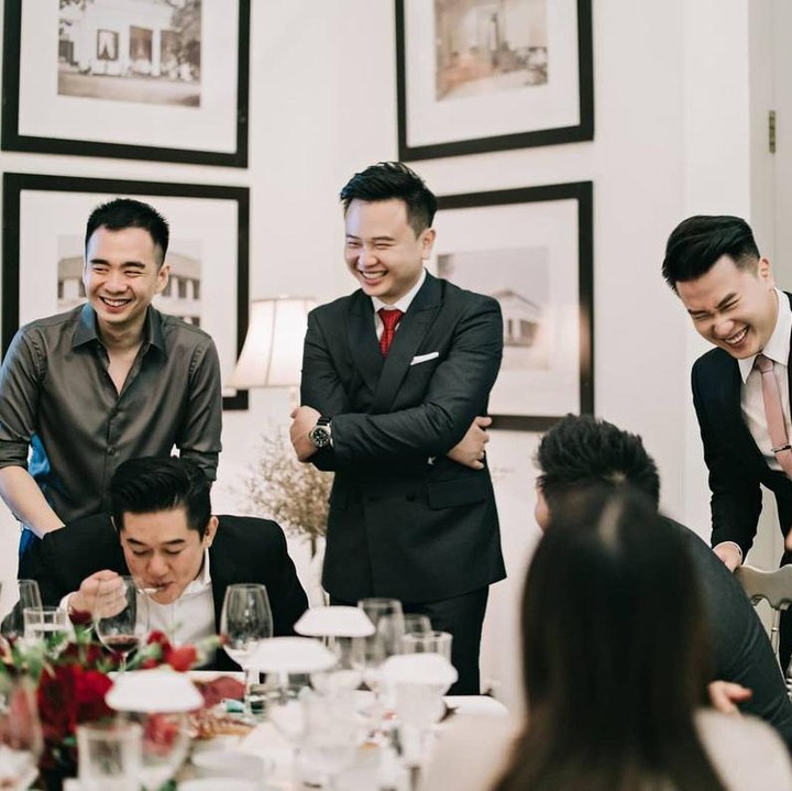 <p>Risa menggelar acara pertunangan dengan sederhana bersama keluarga dan teman dekatnya. Meski sederhana, acara terlihat begitu meriah dan sakral. (Foto: Instagram @santosorisa)</p>