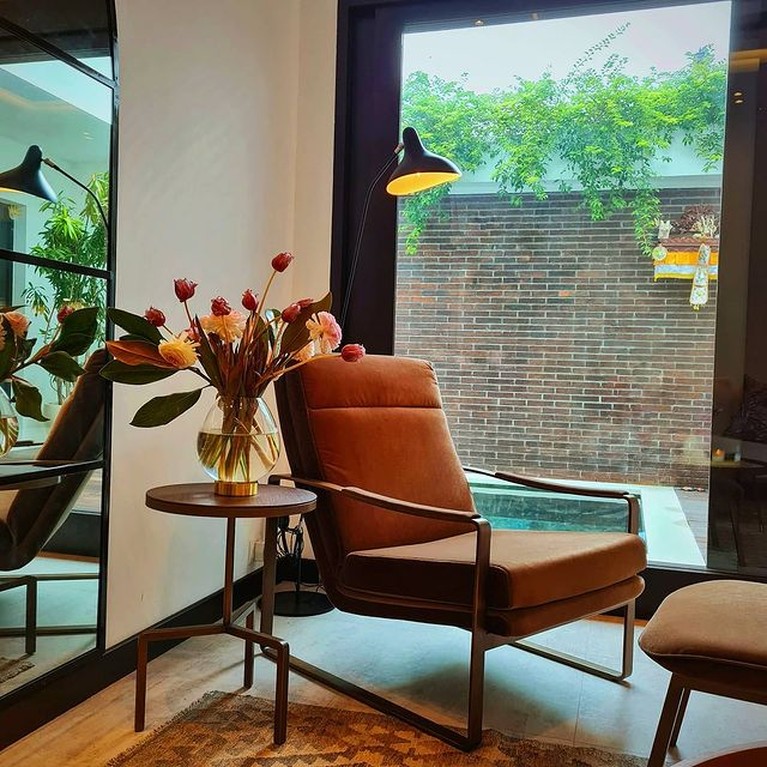 Sudut Rumah Mewah Konsep Minimalis Raisa & Hamish di Bali, Adem Banget! Pindah ke Bali, Raisa dan Hamish Daud tampak menikmati tinggal di rumah mewah berkonsep minimalis. Yuk kita intip!