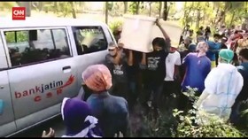 VIDEO: Ratusan Warga di Situbondo Ambil Paksa Jenazah Covid