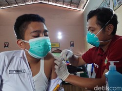 Hari Ini, Dua Ribu Siswa SMP dan SMA di Bandung Divaksinasi